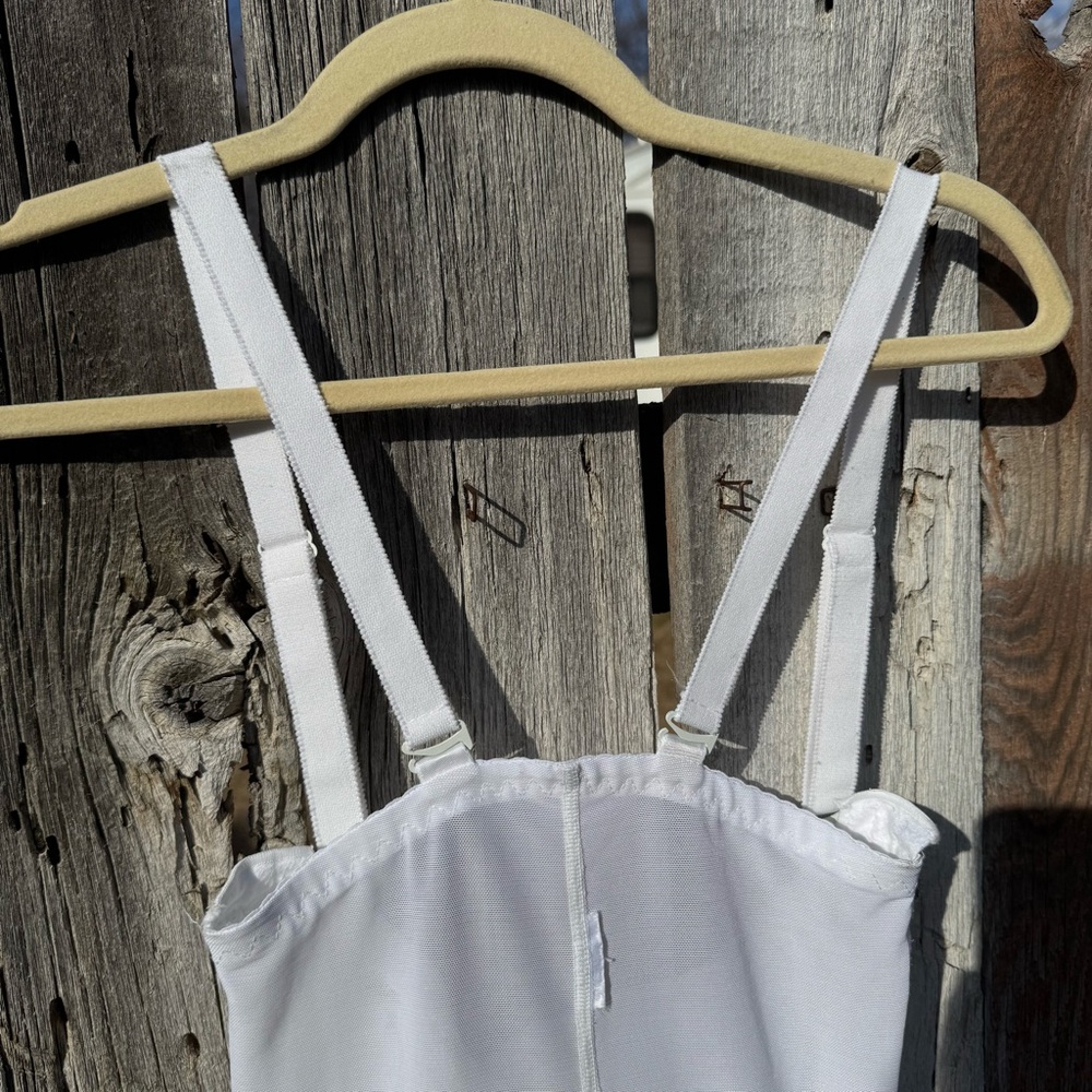 1960s Vintage White Underbust Shapewear Romper w/ Rosebud Lace Hem Size Small - Picture 10 of 13